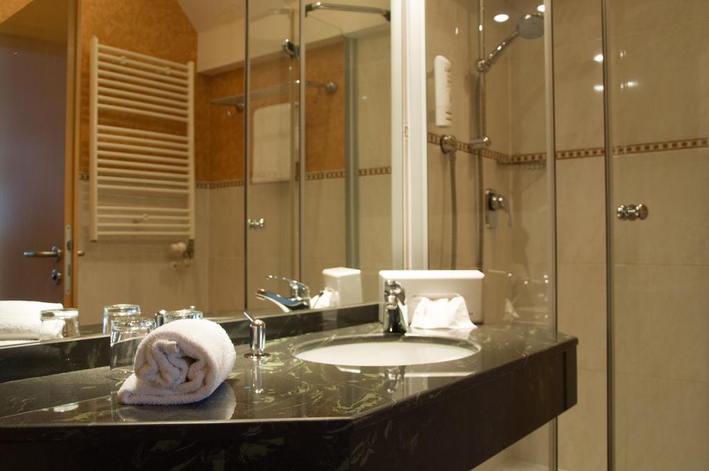 Domizil Alte Post Otel Püttlingen Oda fotoğraf