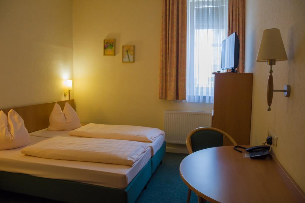 Domizil Alte Post Otel Püttlingen Dış mekan fotoğraf