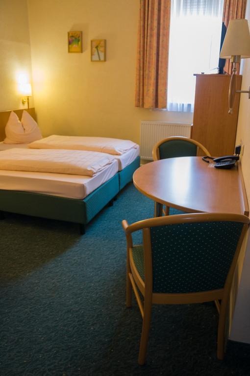 Domizil Alte Post Otel Püttlingen Dış mekan fotoğraf