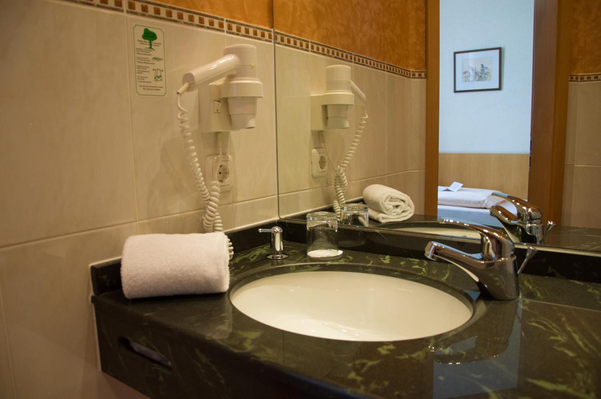 Domizil Alte Post Otel Püttlingen Oda fotoğraf